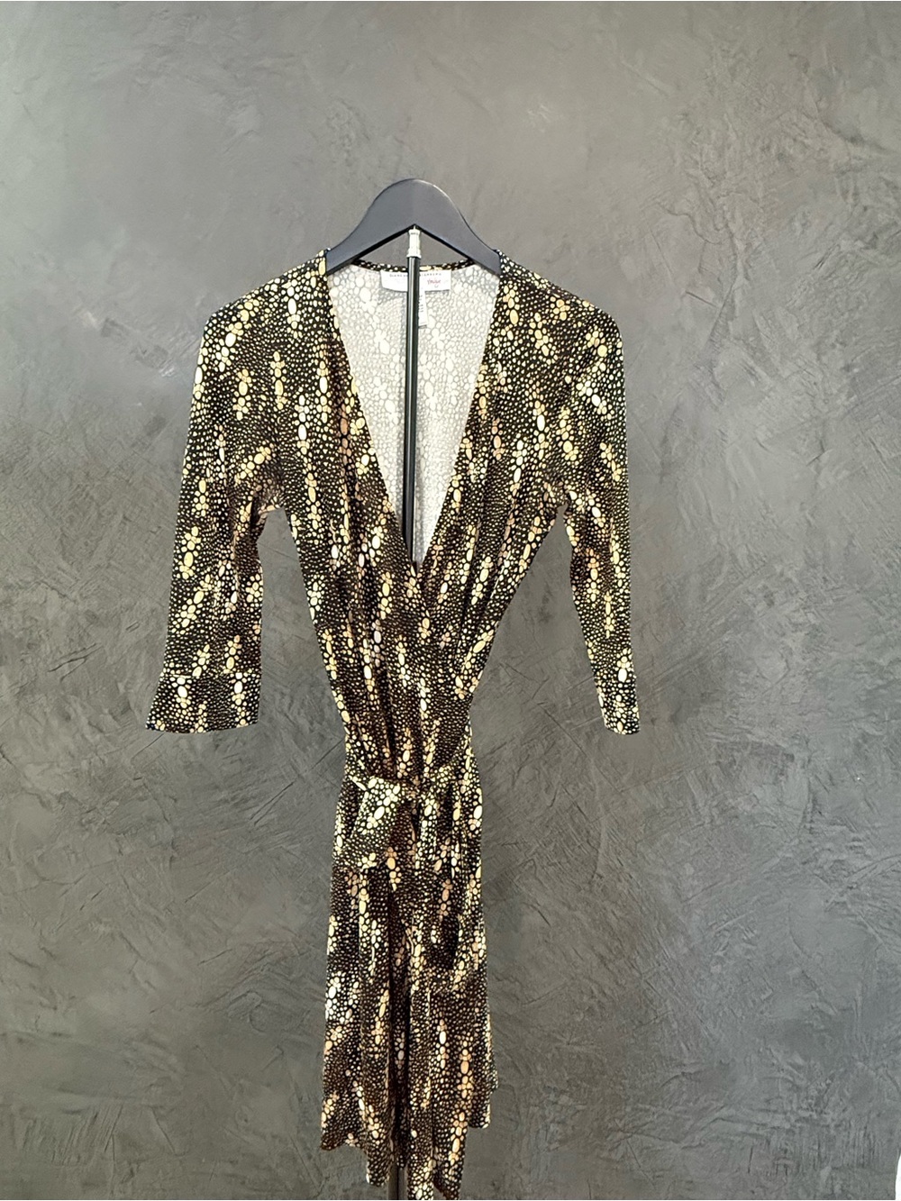 EUC Diane Von Furstenberg Brown and Black 3/4 Sleeve Julian Wrap Dress